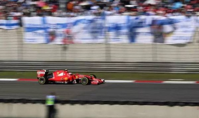 F1中国站比赛精彩回放，重温赛车飞驰瞬间-第2张图片-www.211178.com_果博福布斯